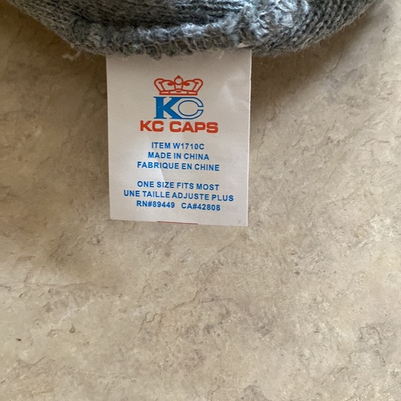 Facebook logo toque or beanie - Picture 4 of 5